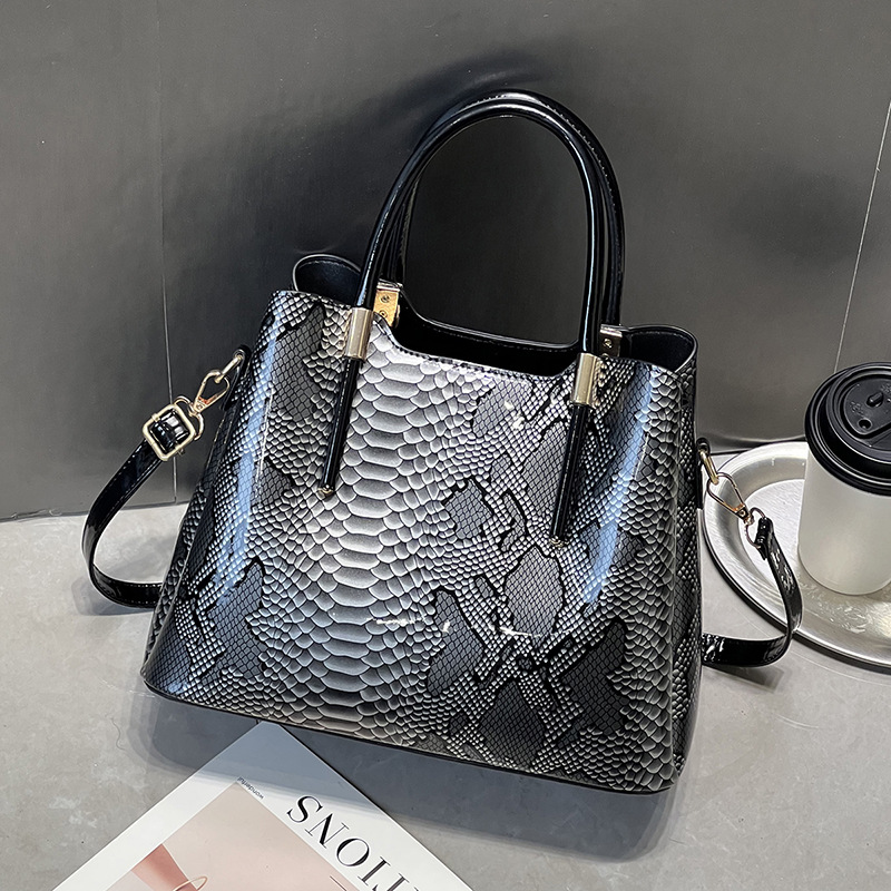 2025 New Designer Snake Leathe - Interior Design High End recension och pris